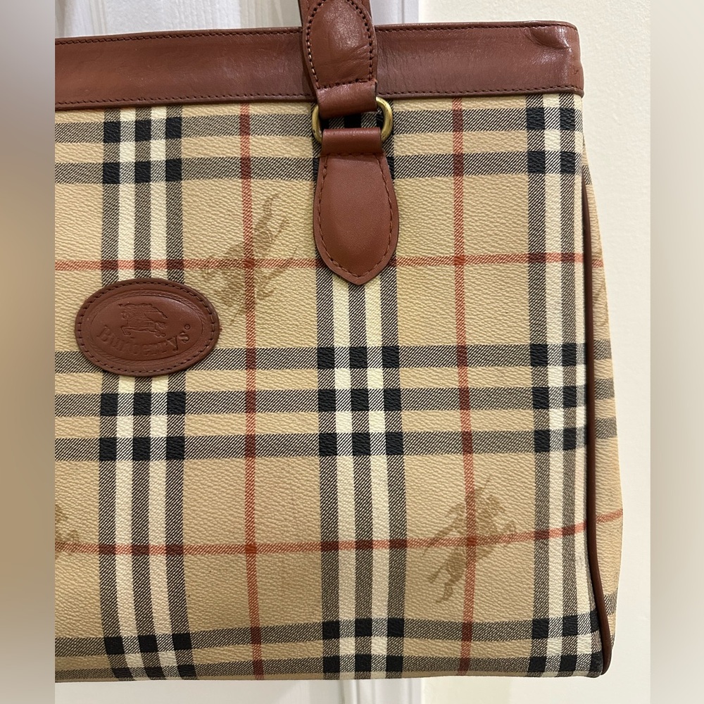 Burberry - Picture 5 of 17